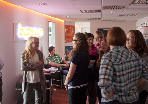Studenten der Uni Jena zu gast in der Agentur Deutscher Tele Markt