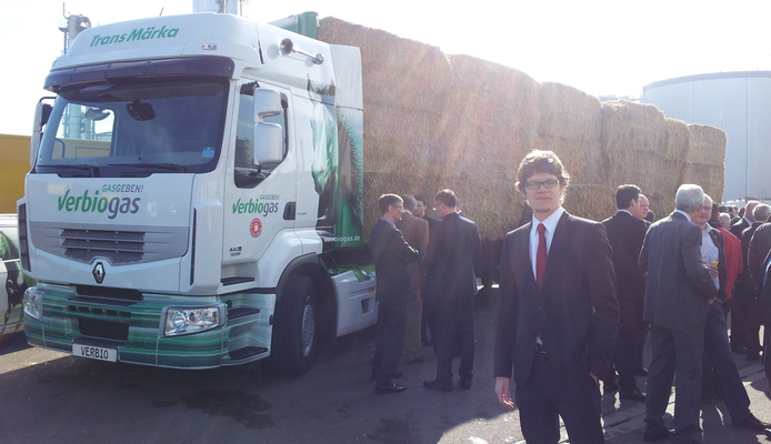 Philipp vorm verbiogas-LKW