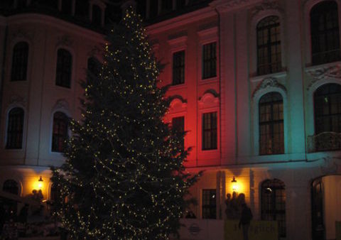 Edel, edel: Unsere Weihnachtsfeier im Kurländer Palais mit Miss Sophie